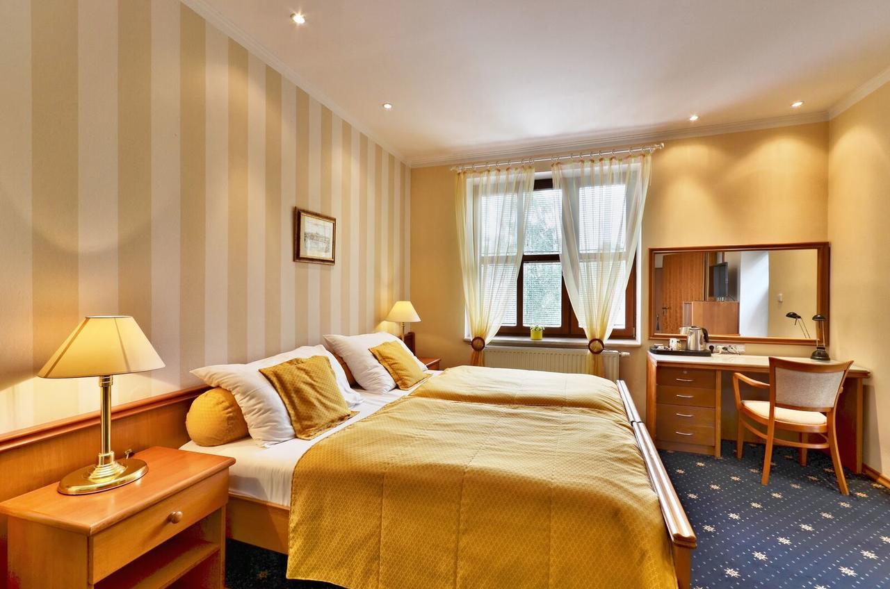 Hotel Villa Conti Písek Extérieur photo