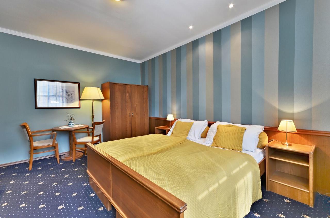 Hotel Villa Conti Písek Extérieur photo